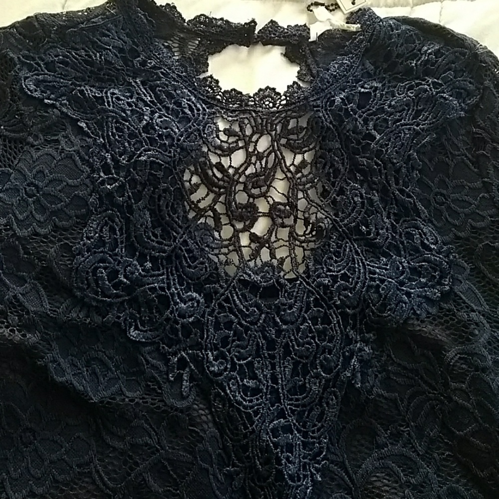 Blouse - Picture 2 of 3